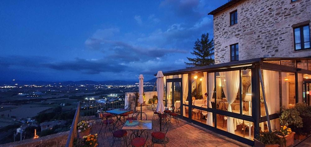 Relais La Corte Di Bettona Bagian luar foto