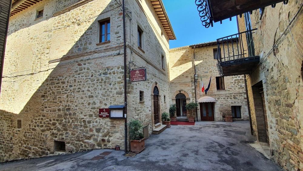 Relais La Corte Di Bettona Bagian luar foto