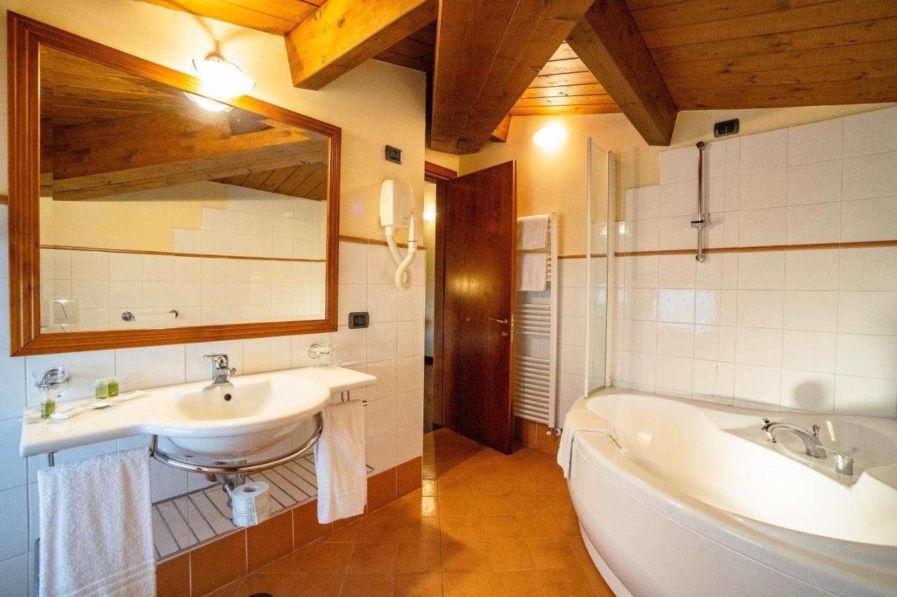 Relais La Corte Di Bettona Bagian luar foto