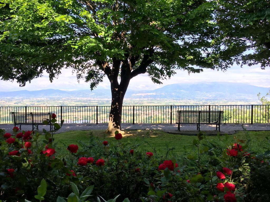 Relais La Corte Di Bettona Bagian luar foto