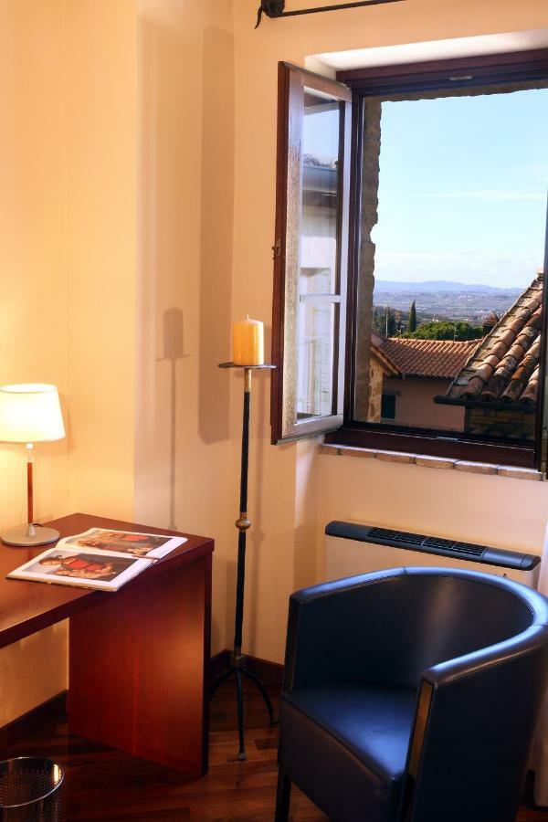 Relais La Corte Di Bettona Bagian luar foto